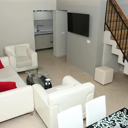 Willa In Qerret - 100 M From The *