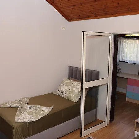 In Qerret - 100 M From The Willa Golem (Tirana)