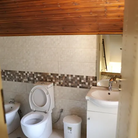 Willa In Qerret - 100 M From The Golem (Tirana)