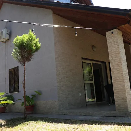 In Qerret - 100 M From The Villa Golem (Tirana)