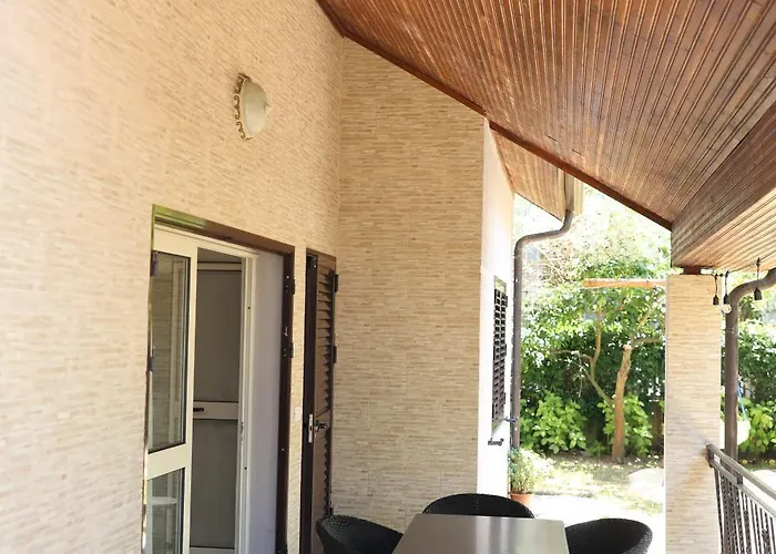 In Qerret - 100 M From The Villa
