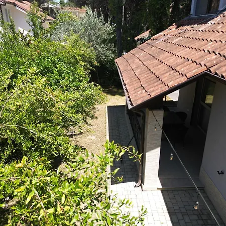 别墅 In Qerret - 100 M From The