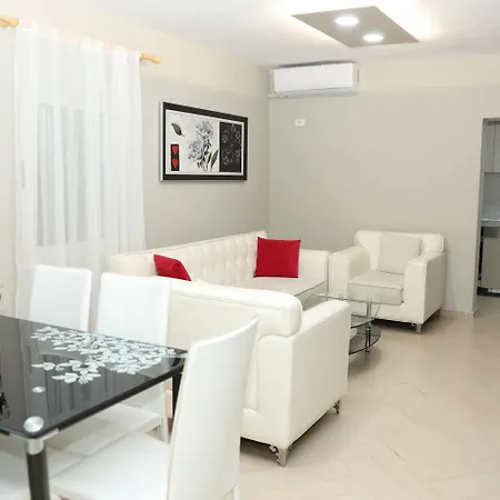 In Qerret - 100 M From The Villa *