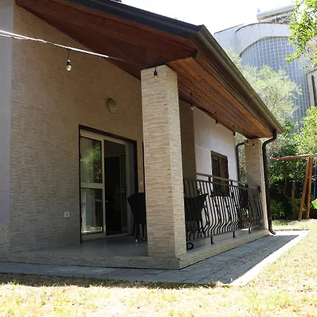 In Qerret - 100 M From The 别墅