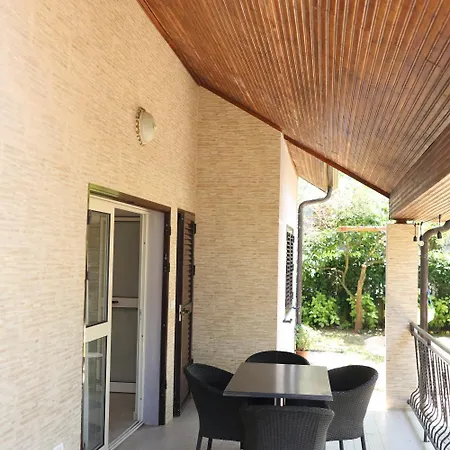 In Qerret - 100 M From The Villa