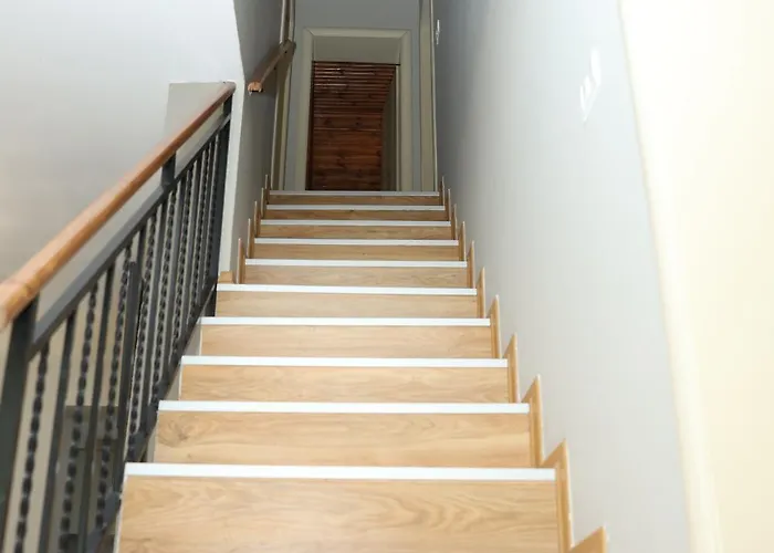 别墅 In Qerret - 100 M From The