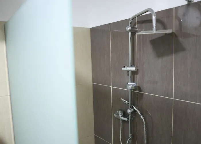 In Qerret - 100 M From The 格勒姆