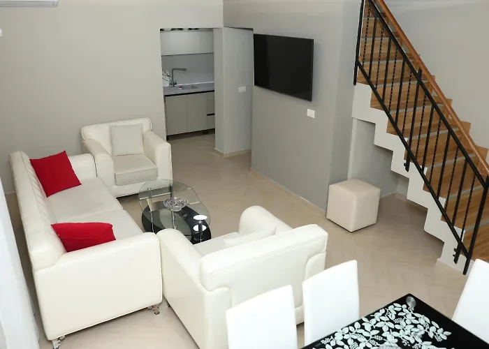 Vila In Qerret - 100 M From The *