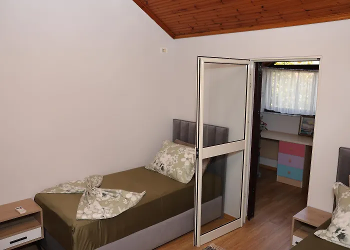 In Qerret - 100 M From The Vila Golem (Tirana)