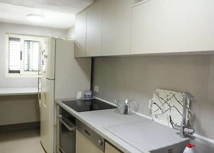 别墅 In Qerret - 100 M From The