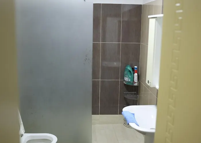 In Qerret - 100 M From The Vila *