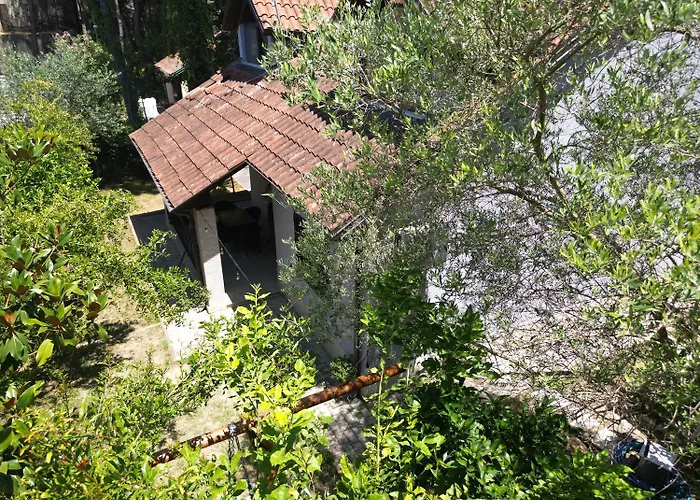 别墅 In Qerret - 100 M From The *