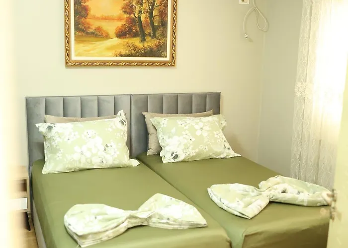 In Qerret - 100 M From The 格勒姆