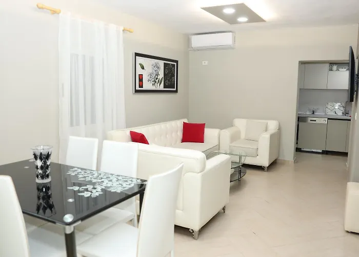In Qerret - 100 M From The Vila *