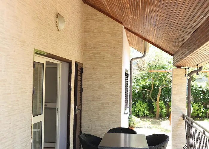 In Qerret - 100 M From The Vila *