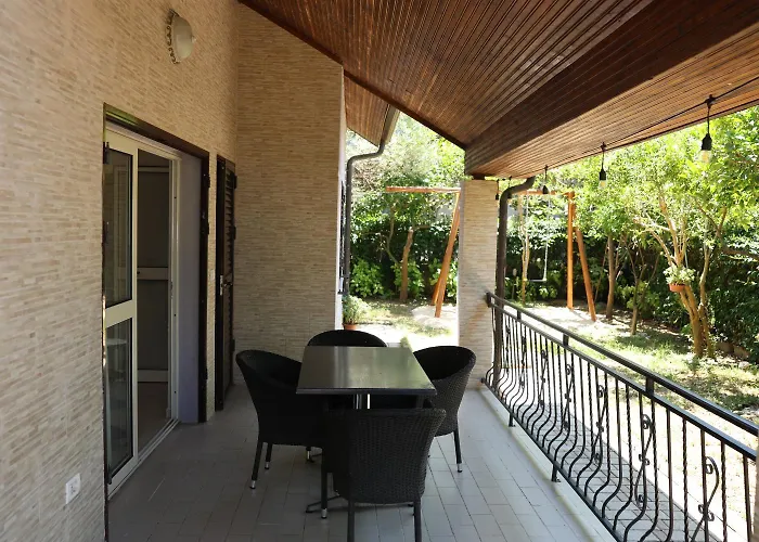 别墅 In Qerret - 100 M From The 格勒姆